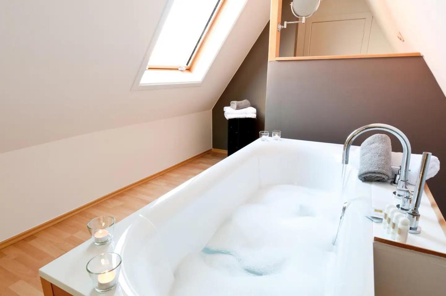 Brugse Charme Huis Met Tuin Aan Het Water 8P Brygge Exteriör bild